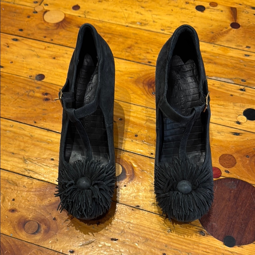 Elegant Black Suede Women's Shoes with Fringe Detail